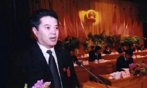 “霸占”5名女法官的好色院長，“分贓不均”掉入“律師姊妹”陷阱